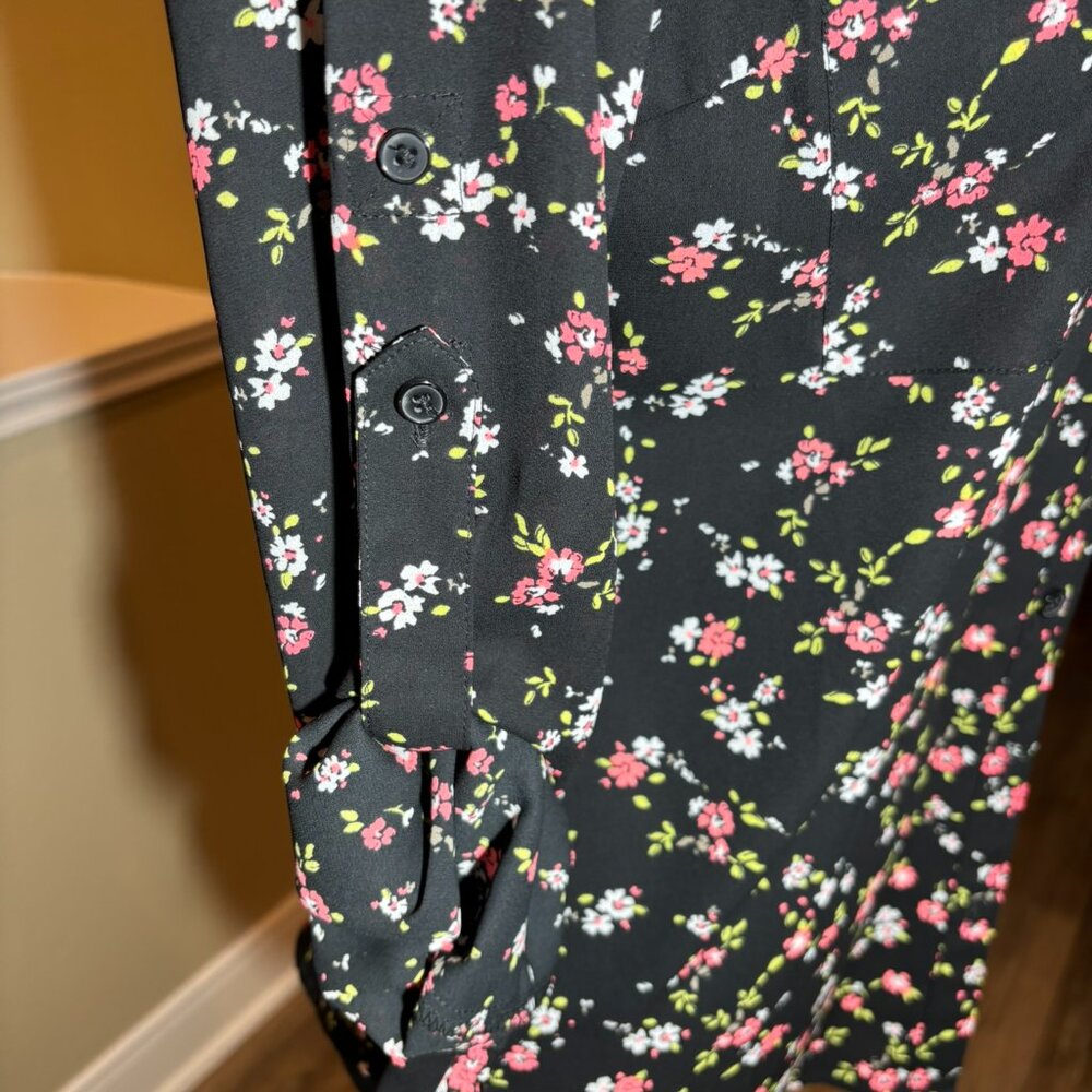 NWT Express Black Pink Floral Button Down V-Neck Shirt Size XS - Picture 5 of 9